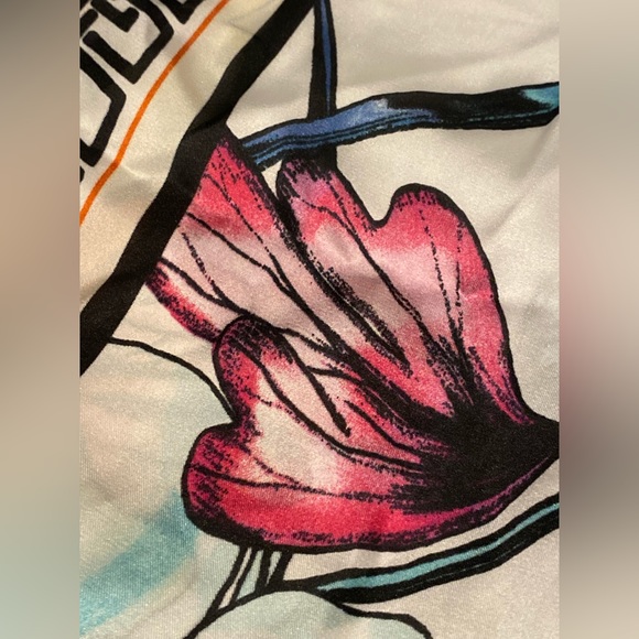 Floral silky scarf - Picture 2 of 4